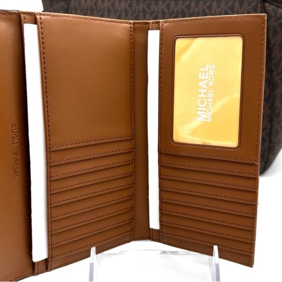 Michael Kors Large Jet Set Travel Chain Shoulder Bag & Trifold
Wallet Brown - Picture 13 of 14